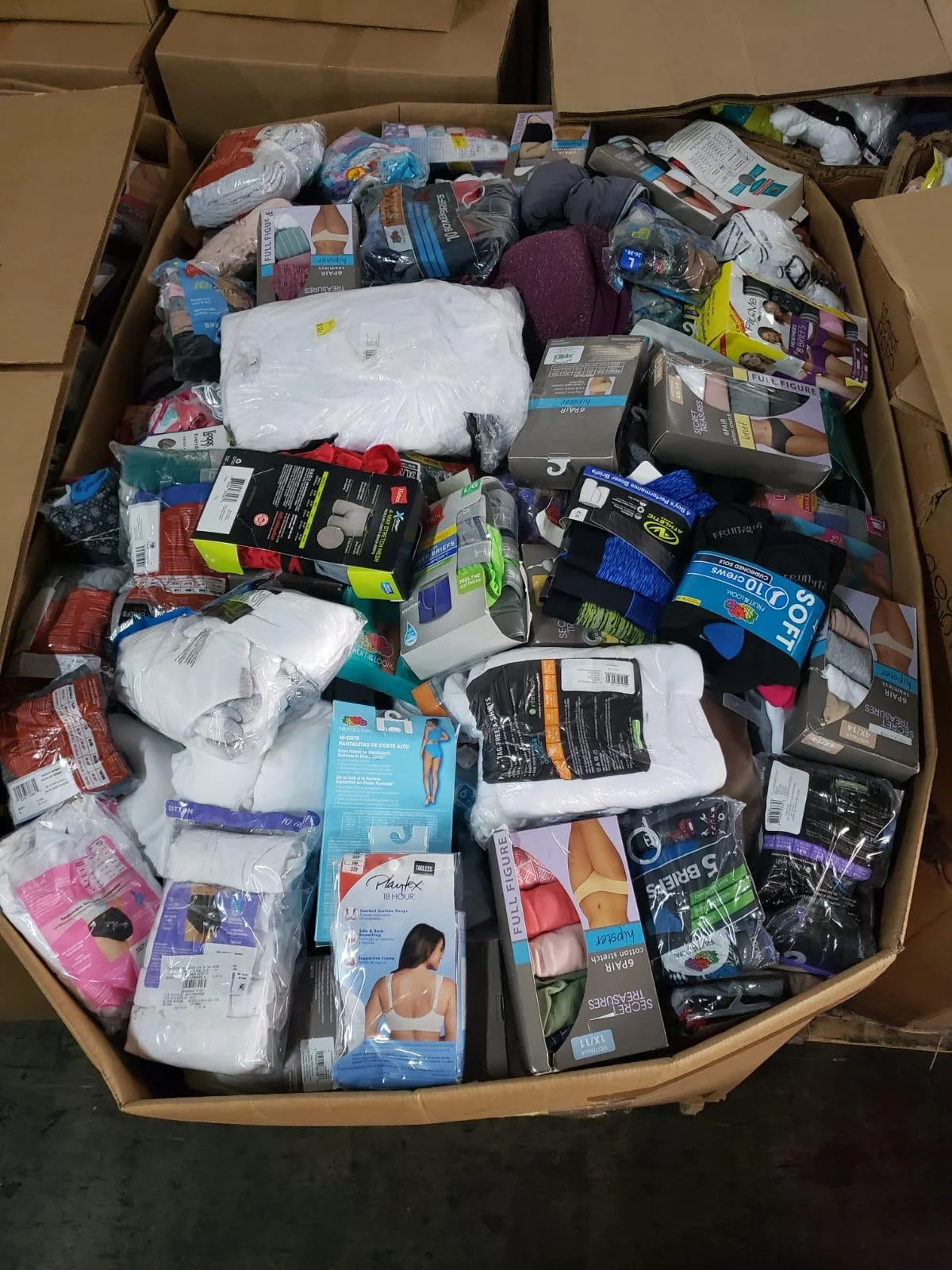 palletspotliquidator.com-jeans-mixed-clothing-liquidation-pallets-bulk-accessories-interior-clothing-mix-liquidation-pallets.webp